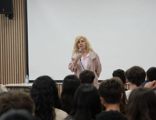 L’escriptora M. Carme Roca visita el Balmes i comparteix “Sin filtros” amb l’alumnat de 2n d’ESO