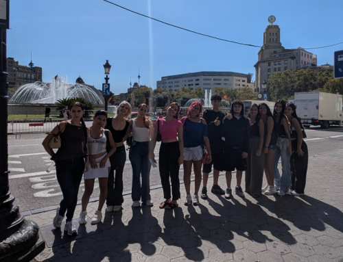El carrer també és una aula: 2n de Perruqueria observa les tendències a Barcelona