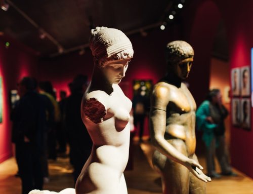 L’alumnat d’Assessoria d’Imatge Personal visita el CCCB per descobrir «El culte de la bellesa»